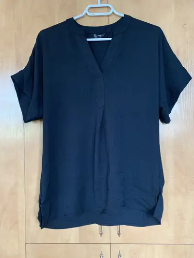 MEDIUM neufs ou comme neufs à 8$ chacun ou prix spécial pour le, View more