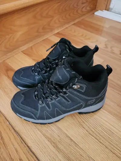 Mens hiking boots size 7 new, View more
