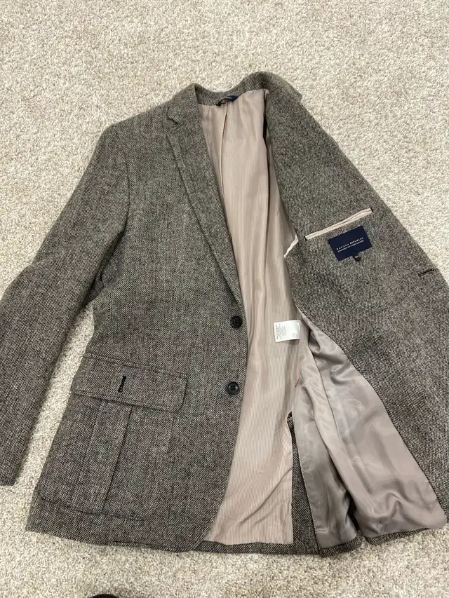 banana republic blazers/sport coat -men in Men's in Edmonton - Image 4