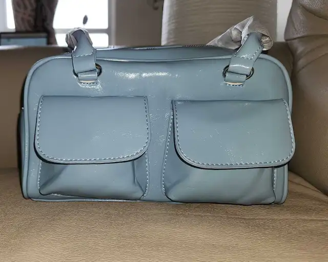 Light Blue Handbag with Pockets in Bags & Luggage in Mississauga / Peel Region - Image 6
