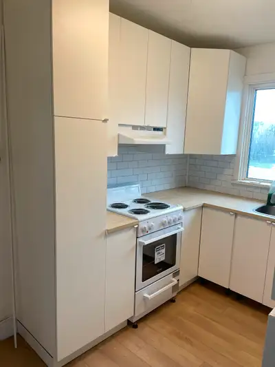 2br upper suite on Academy road for rent