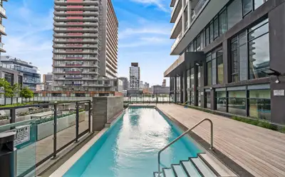 1 Bedroom Downtown Condo + Locker | 17th Floor | Bright & Open