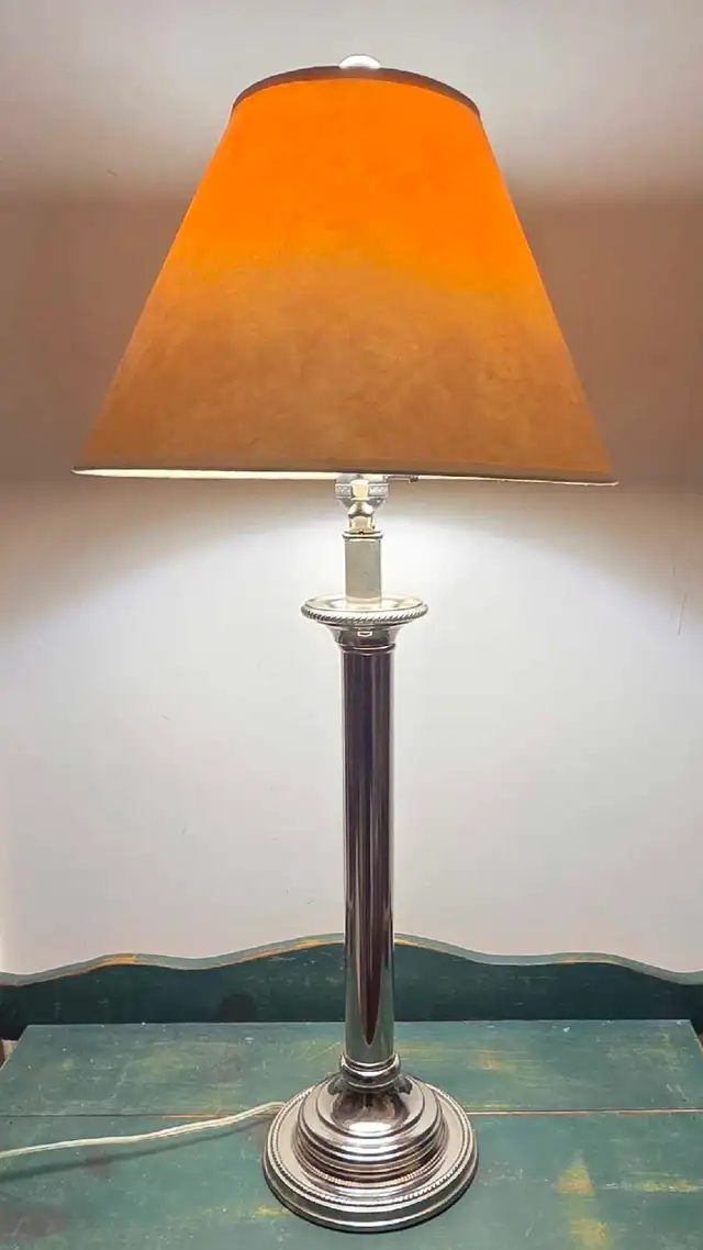 Vintage-style silver columnar table lamp in Indoor Lighting & Fans in City of Toronto - Image 5
