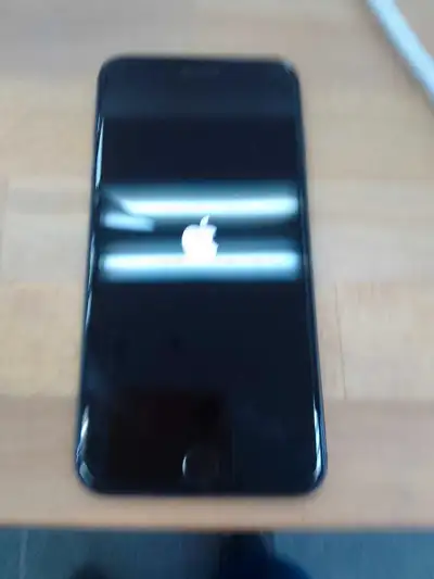 SALUT Bonjours je vends mon IPhone 8 plus il est neuf sans aucun egrafinure la raison pour la quel j...