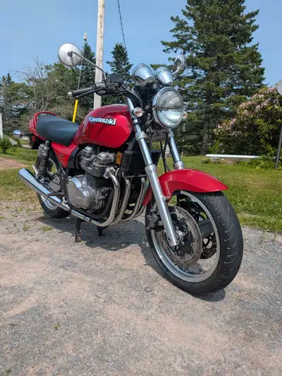 Don't buy retro when you can have Original. This almost all original Kawasaki (headlight and right m...