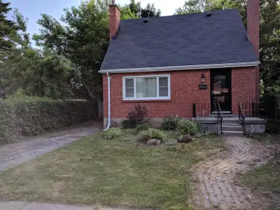 1 year lease is up for grabs for western students. This house is in a quiet neighbourhood, right clo...