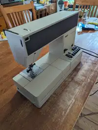 Vintage Pfaff tipmaster 1025 sewing machine