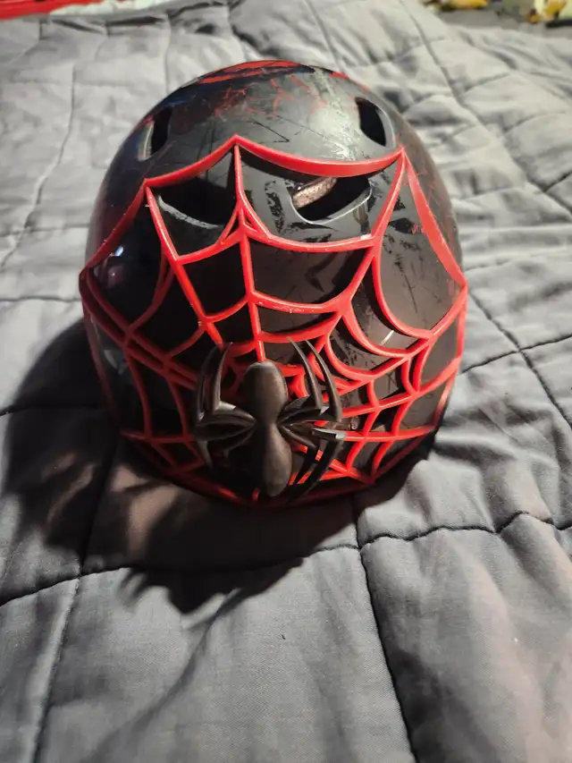 Casque de vélo Spiderman in Kids in Laval / North Shore - Image 3