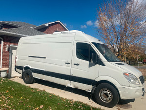 2012 Mercedes-Benz Sprinter Van 3500 dully 