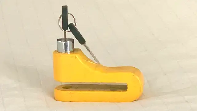 BULLY/CADENAS 10mm Disc Lock in Motorcycle Parts & Accessories in City of Montréal - Image 3