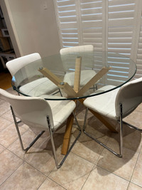 Breakfast table and 4 chairs