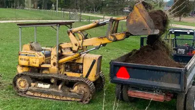 Good working unit. Strong lifting capacity. Lifts high enough to load triaxle dump trucks. Fires rig...