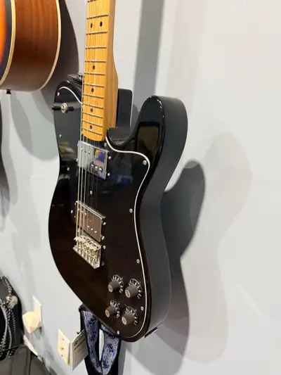Esquire is a premium guitar product. Retails for 650plus This is in brand new condition. Hence this...