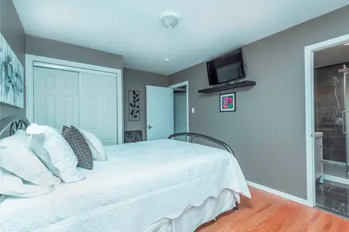 For female consideration only. Share a beautiful bungalow with a senior lady in Kanata, close to Haz...