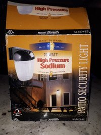 Patio Light High Pressure Sodium 70 Watt Bulb.