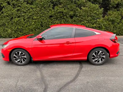 Vitres électriques, sièges chauffants, vitres teintées, jamais accidentée, cruise adaptatif, très éc...