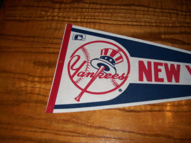 Sports Memorabilia Pennants Vintage New York Yankees MLB in Arts & Collectibles in Oakville / Halton Region - Image 2