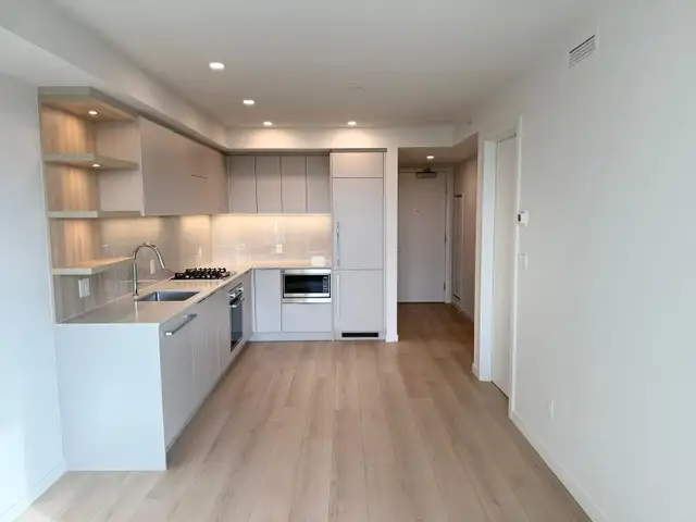 1 Bed 1 Bath   1 Den