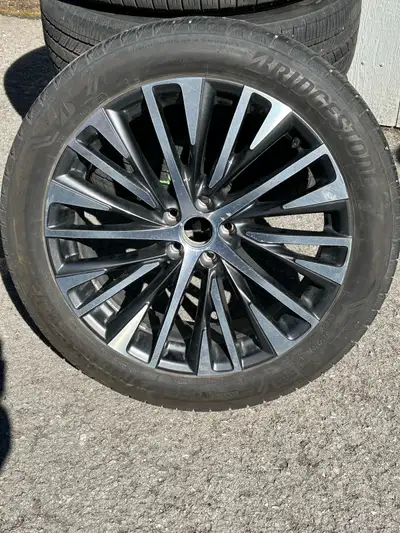 Bridgestone Alenza 235/50 R21. DOR 4022 From 2023 Lexus RX 350. Vehicle had separate set of winter t...