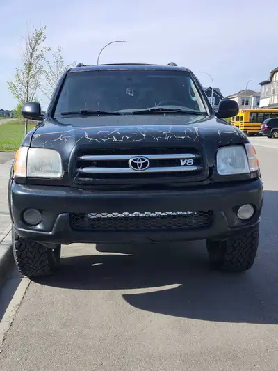 Selling 2001 Sequoia Limited, a robust and reliable SUV with 495911 kilometers on the odometer. Engi...