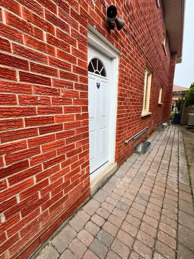 Basement bachelor for rent