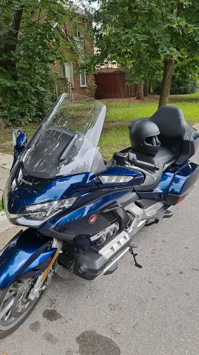 2019 Navy blue Honda Goldwing: -ABS -Fog lights -Heated seats -Heated grips -**Safety Inspection Inc...