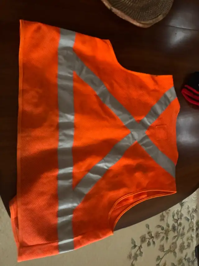 $4 Safety vest air cargo biking bike costume tool As Is in Men's in City of Toronto - Image 6