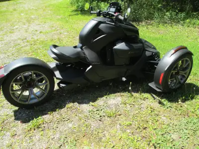 RYKER 600 2024, 2950 km,GARANTIE PROLONGÉE CANAM AVEC ASSISTANCE ROUTIERE MARS 2027.panneaux décorat...