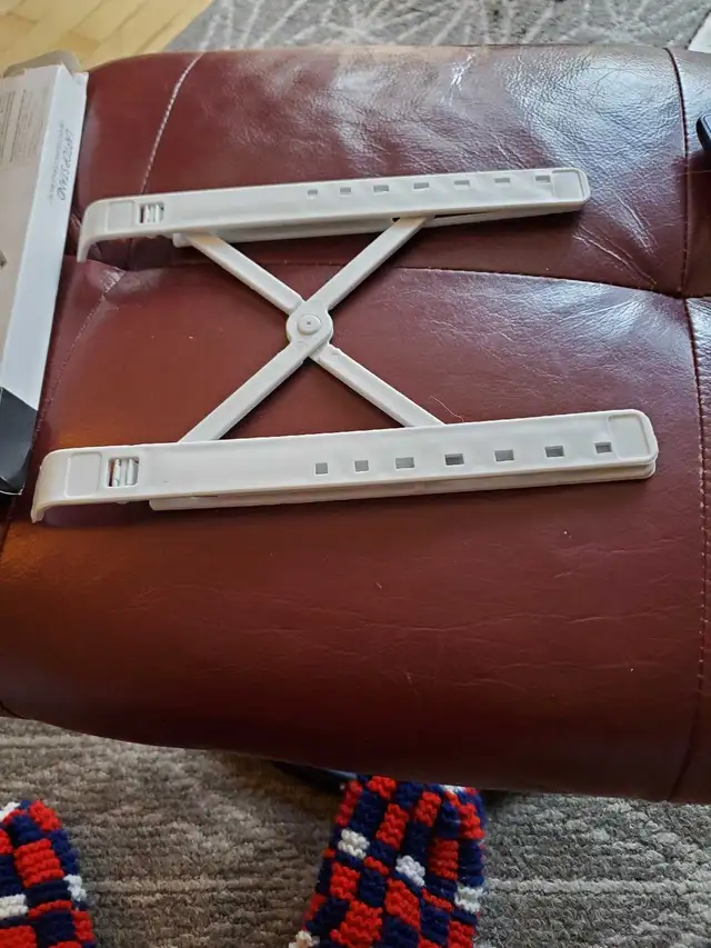 Laptop stand484996743462266882