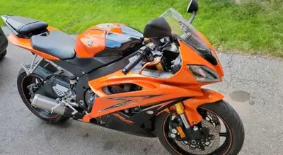 2009 Yamaha R6 Vivid Orange and Raven black Fuel Injection w/YCC-T and YCC-I 6 speed with multi plat...
