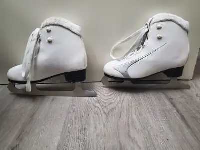 Patins à glace artistique taille 5, View more