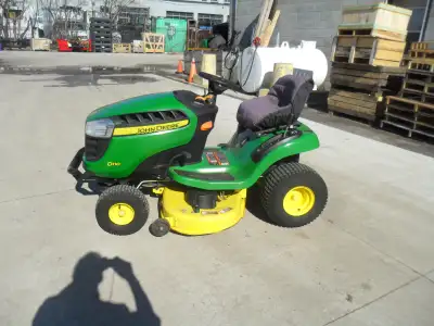 2012 John Deere D110 - 100 Series lawn tractor with a 42" mower deck with 252 hrs on it. Has been up...