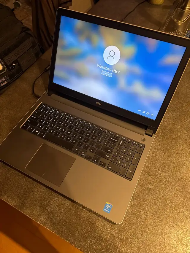 Dell laptop (model TTYFJA00) in Laptops in Barrie - Image 3