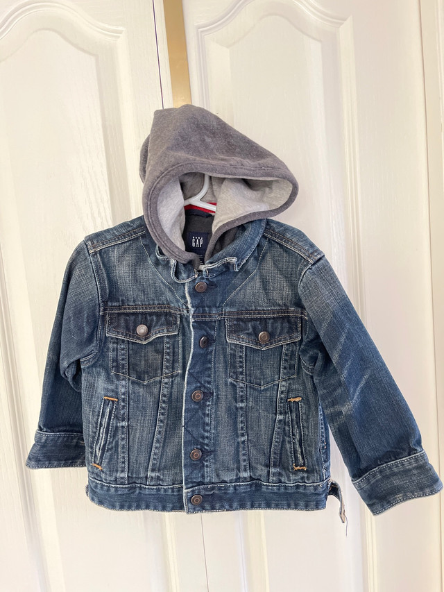 4T thick hooded jean jacket in Clothing - 4T in Calgary