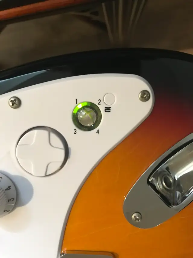 MadCatz Rockband 2 Xbox 360 Wireless Fender Stratocaster Wooden in XBOX 360 in Longueuil / South Shore - Image 9
