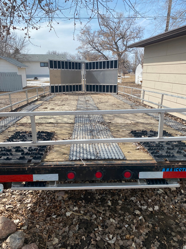 22ft majestik 4 place sled trailer in Other in Regina