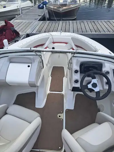 2005 Larson senza great family boat, have snap mooring tarp in great shape as well as nice full cove...