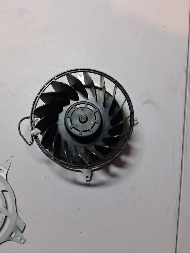 Ventilateur de refroidissement interne  PS5 (1) in Sony Playstation 5 in Longueuil / South Shore - Image 3