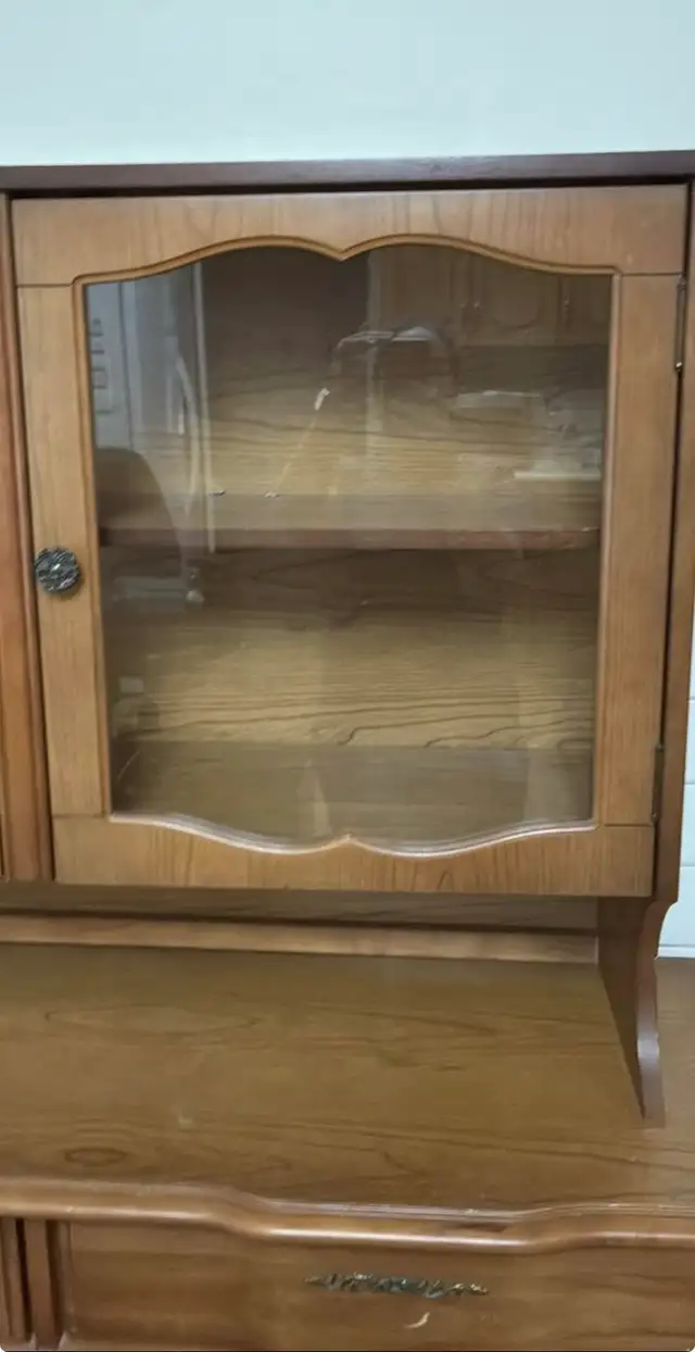 Vintage Wooden China Cabinet Hutch in Hutches & Display Cabinets in City of Toronto - Image 7
