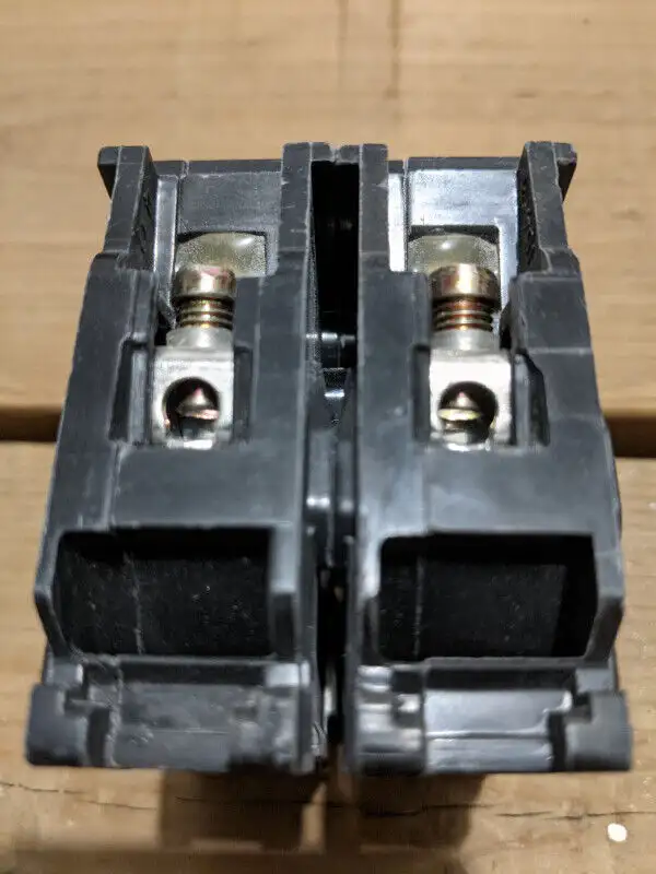 Disjoncteur in Electrical in Laval / North Shore - Image 3