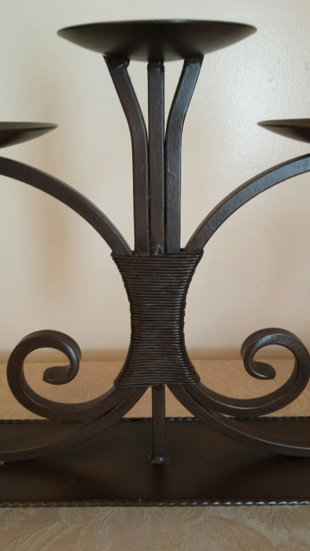 LARGE CANDLE HOLDER IN BLACK METAL in Home Décor & Accents in London - Image 2