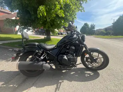 Hi Kijiji, 2023 Honda Rebel DCT up for sale! Selling my motorcycle because I’m upgrading. Comes with...