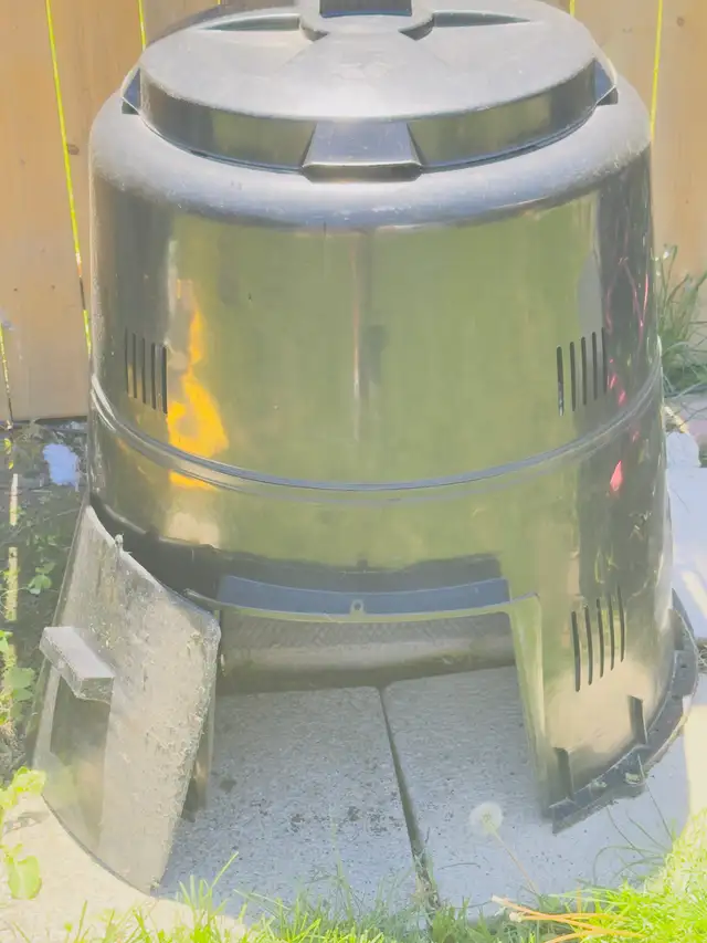 Composter469587372478320641