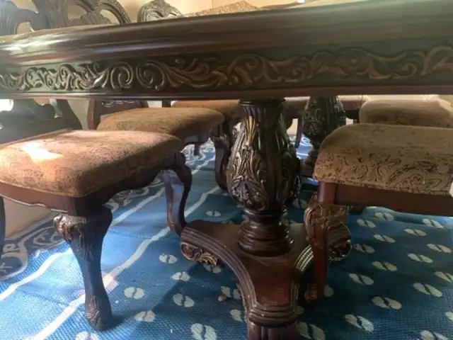 Dining table, solid wood, 8 chairs. in Dining Tables & Sets in Oshawa / Durham Region - Image 5
