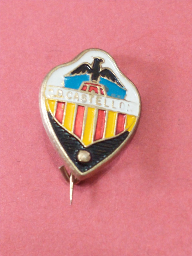 CD Castello Spanish football club lapel pin in Arts & Collectibles in City of Toronto - Image 3