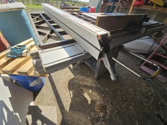 10 inch Craftsman Table Saw in Power Tools in Lloydminster - Image 11