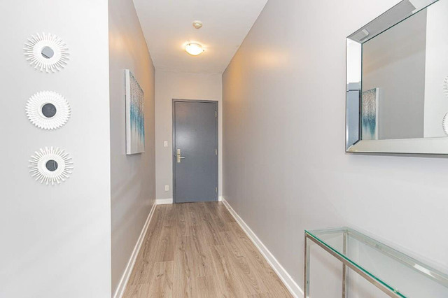 Tranquil Master Room in Toronto's Financial District in Room Rentals & Roommates in City of Toronto