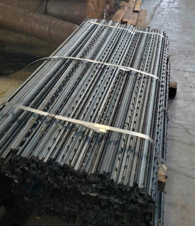 Fence posts and fence material for sale in Decks & Fences in St. Catharines - Image 2