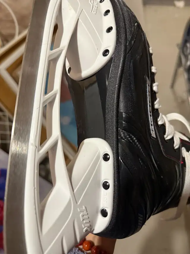 hockey equipment & skate in Hockey in City of Toronto - Image 3
