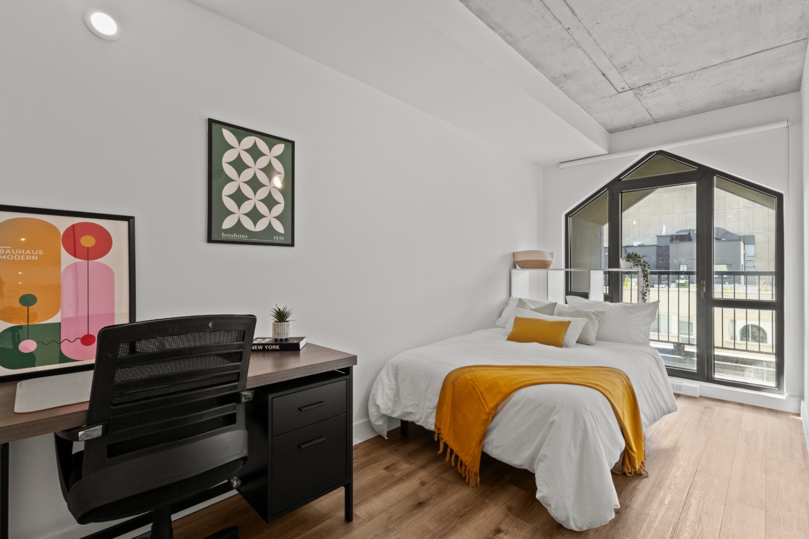 Private Room in a 4-Bedroom Shared Apartment — photo 1